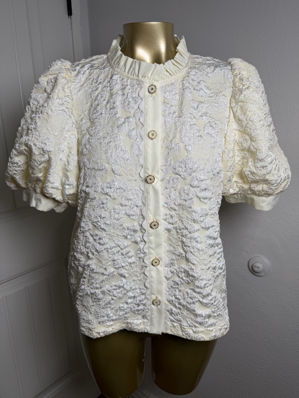 JODIFL Cream Lace Brocade Blouse with Gold-Trim Button S